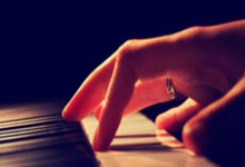 朱芳雨晒日常：牢记前辈们的艰苦奋斗和奉献精神.